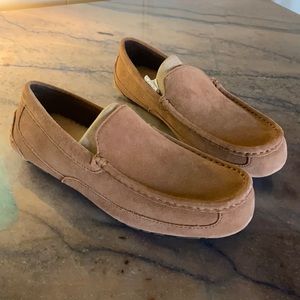 Men’s UGG slippers NEVER been worn! Size 9 brown